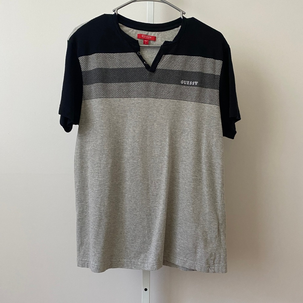 GUESS Cotton Relaxed Rugged Colorblock Henley Shirt Large Gray Black Mens Tee - Picture 1 of 6
